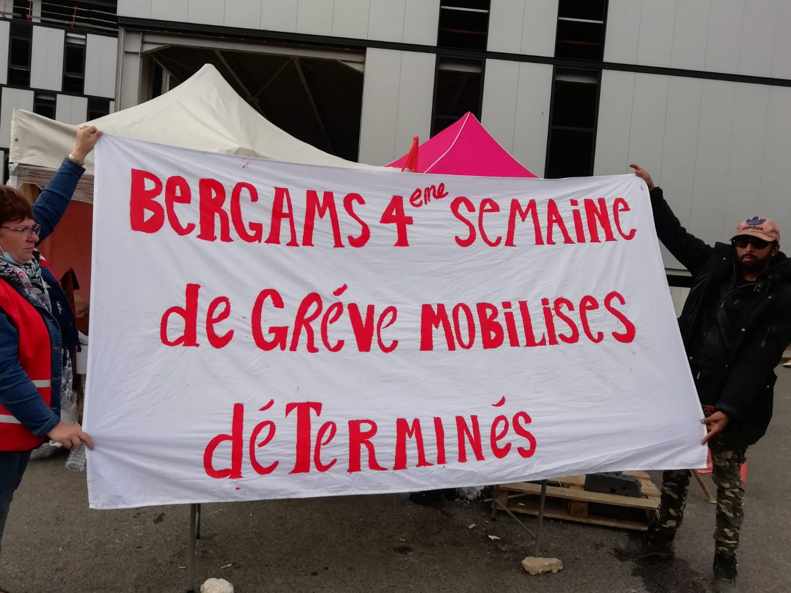 Sixième semaine de grève à Bergams à Grigny (91) : « Non à l&#39;esclavage  moderne » | L&#39;Anticapitaliste