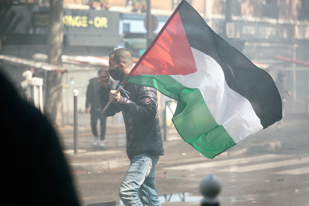 Une loi interdisant le drapeau palestinien adoptée en première